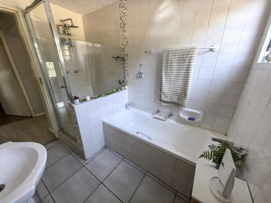 2 Bedroom Property for Sale in Sunninghill Gauteng