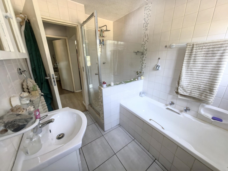 2 Bedroom Property for Sale in Sunninghill Gauteng