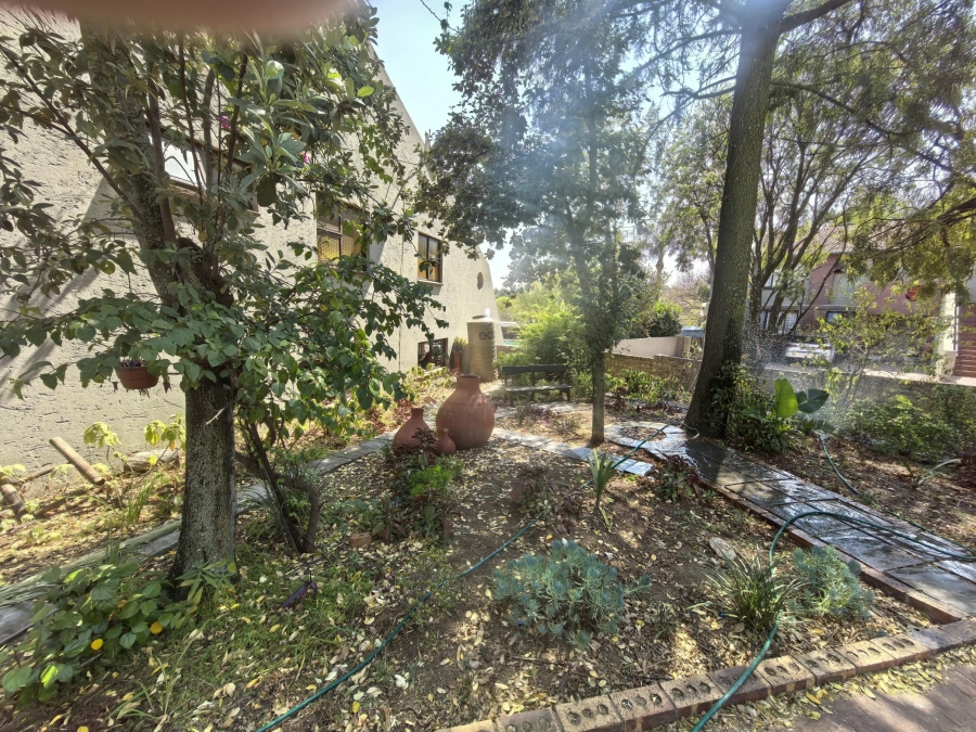 2 Bedroom Property for Sale in Sunninghill Gauteng