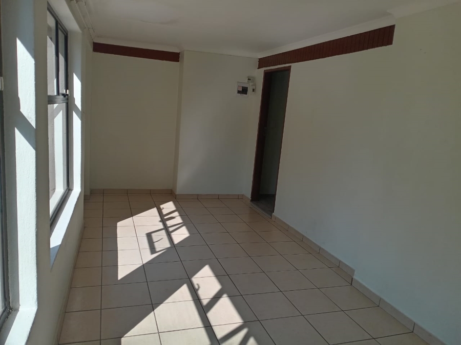 To Let 1 Bedroom Property for Rent in Buccleuch Gauteng