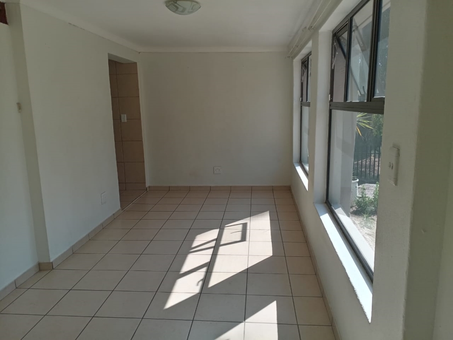 To Let 1 Bedroom Property for Rent in Buccleuch Gauteng