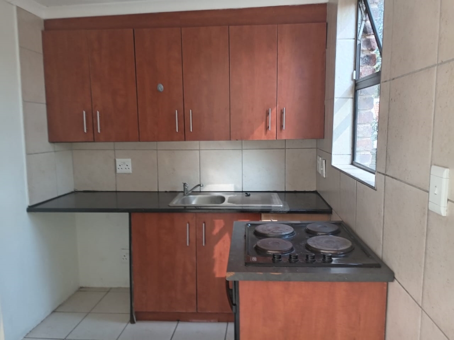 To Let 1 Bedroom Property for Rent in Buccleuch Gauteng