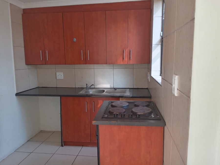 To Let 1 Bedroom Property for Rent in Buccleuch Gauteng