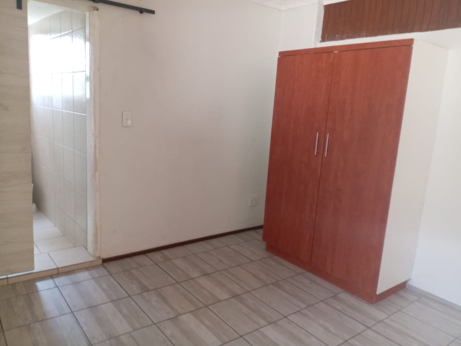 To Let 1 Bedroom Property for Rent in Buccleuch Gauteng