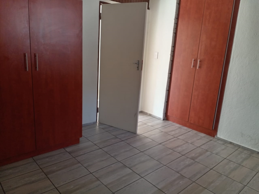 To Let 1 Bedroom Property for Rent in Buccleuch Gauteng