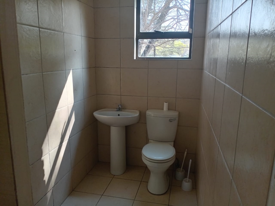 To Let 1 Bedroom Property for Rent in Buccleuch Gauteng