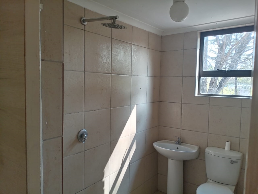 To Let 1 Bedroom Property for Rent in Buccleuch Gauteng