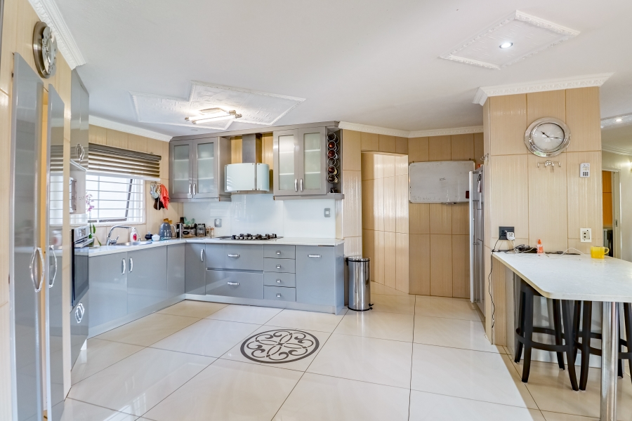 To Let 4 Bedroom Property for Rent in Silver Lakes Golf Estate Gauteng