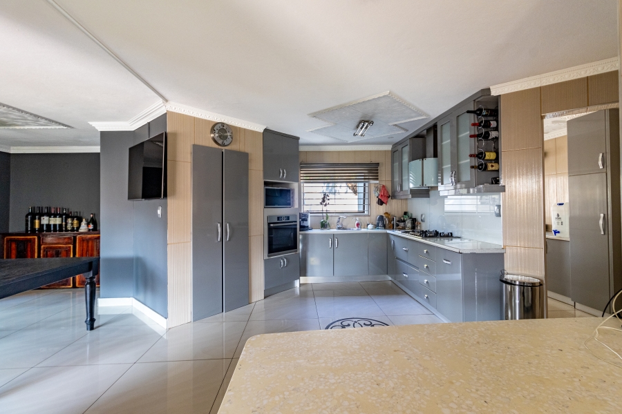 To Let 4 Bedroom Property for Rent in Silver Lakes Golf Estate Gauteng