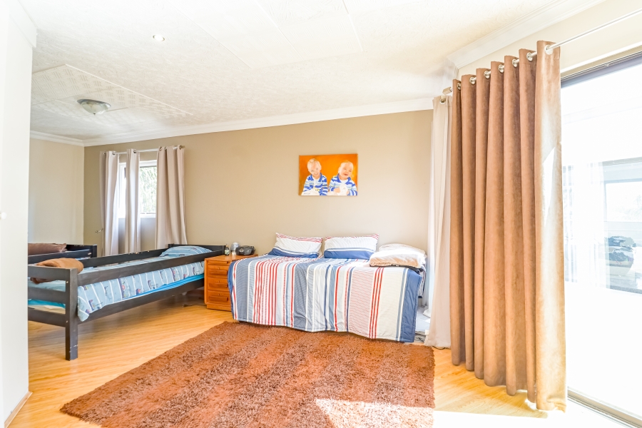 To Let 4 Bedroom Property for Rent in Silver Lakes Golf Estate Gauteng