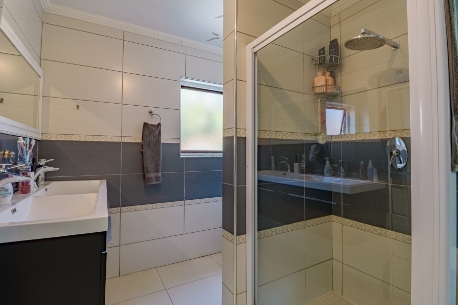 To Let 4 Bedroom Property for Rent in Silver Lakes Golf Estate Gauteng