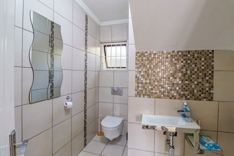 To Let 4 Bedroom Property for Rent in Silver Lakes Golf Estate Gauteng