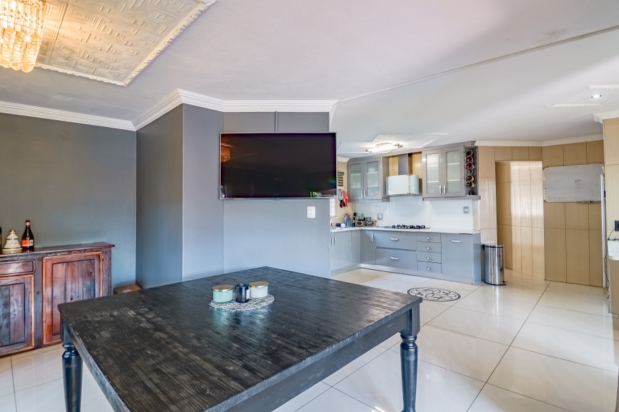 To Let 4 Bedroom Property for Rent in Silver Lakes Golf Estate Gauteng
