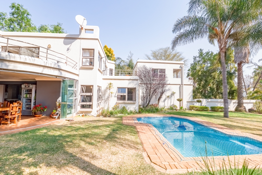 To Let 4 Bedroom Property for Rent in Silver Lakes Golf Estate Gauteng