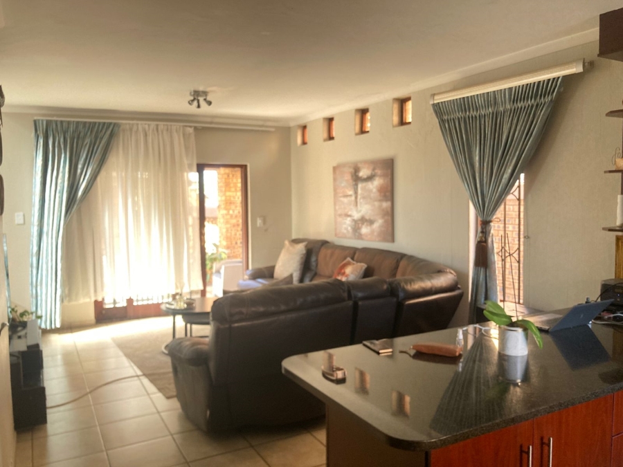 3 Bedroom Property for Sale in Willowbrook Gauteng