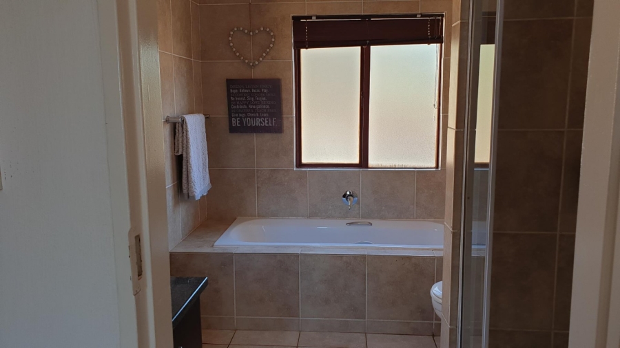 3 Bedroom Property for Sale in Willowbrook Gauteng