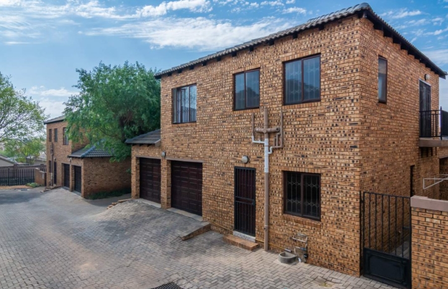 3 Bedroom Property for Sale in Willowbrook Gauteng