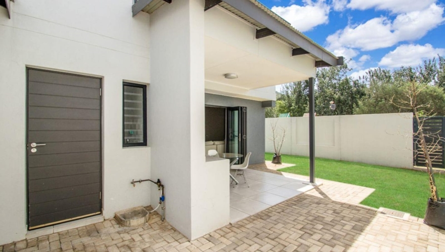 4 Bedroom Property for Sale in Little Falls Gauteng