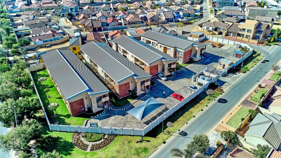 Commercial Property for Sale in Ormonde View Gauteng