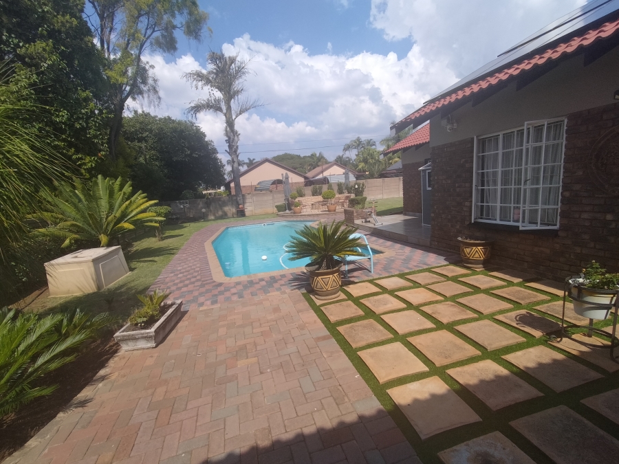 4 Bedroom Property for Sale in Florauna Gauteng