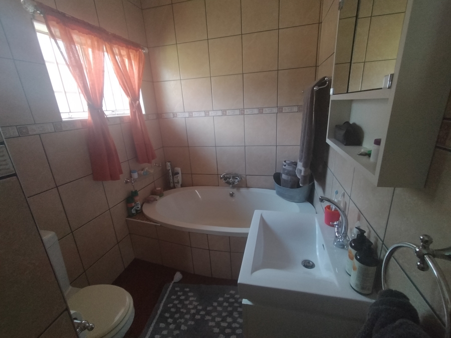 4 Bedroom Property for Sale in Florauna Gauteng