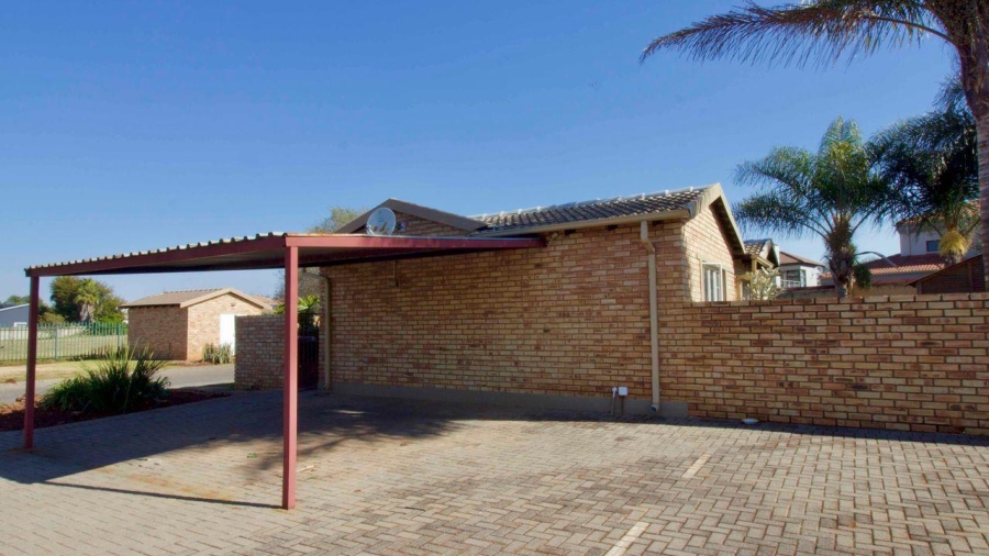 2 Bedroom Property for Sale in Heuwelsig Estate Gauteng