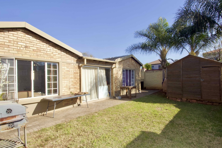 2 Bedroom Property for Sale in Heuwelsig Estate Gauteng