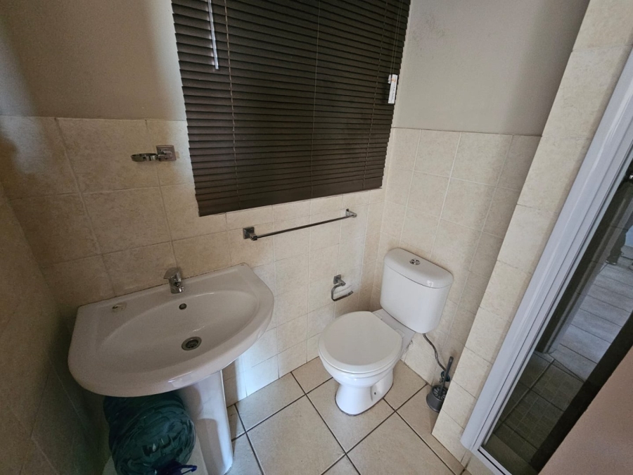 1 Bedroom Property for Sale in Vanderbijlpark CW 5 Gauteng
