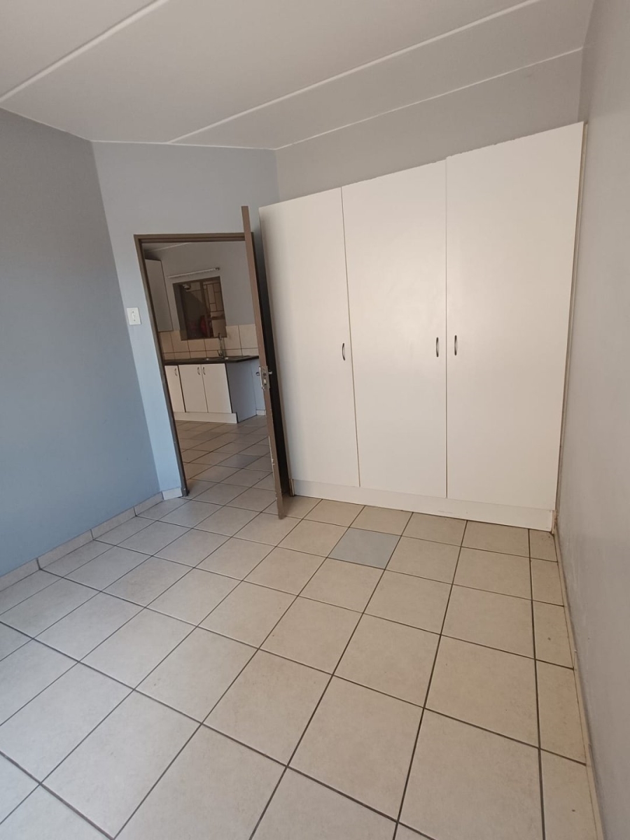 1 Bedroom Property for Sale in Vanderbijlpark CW 5 Gauteng