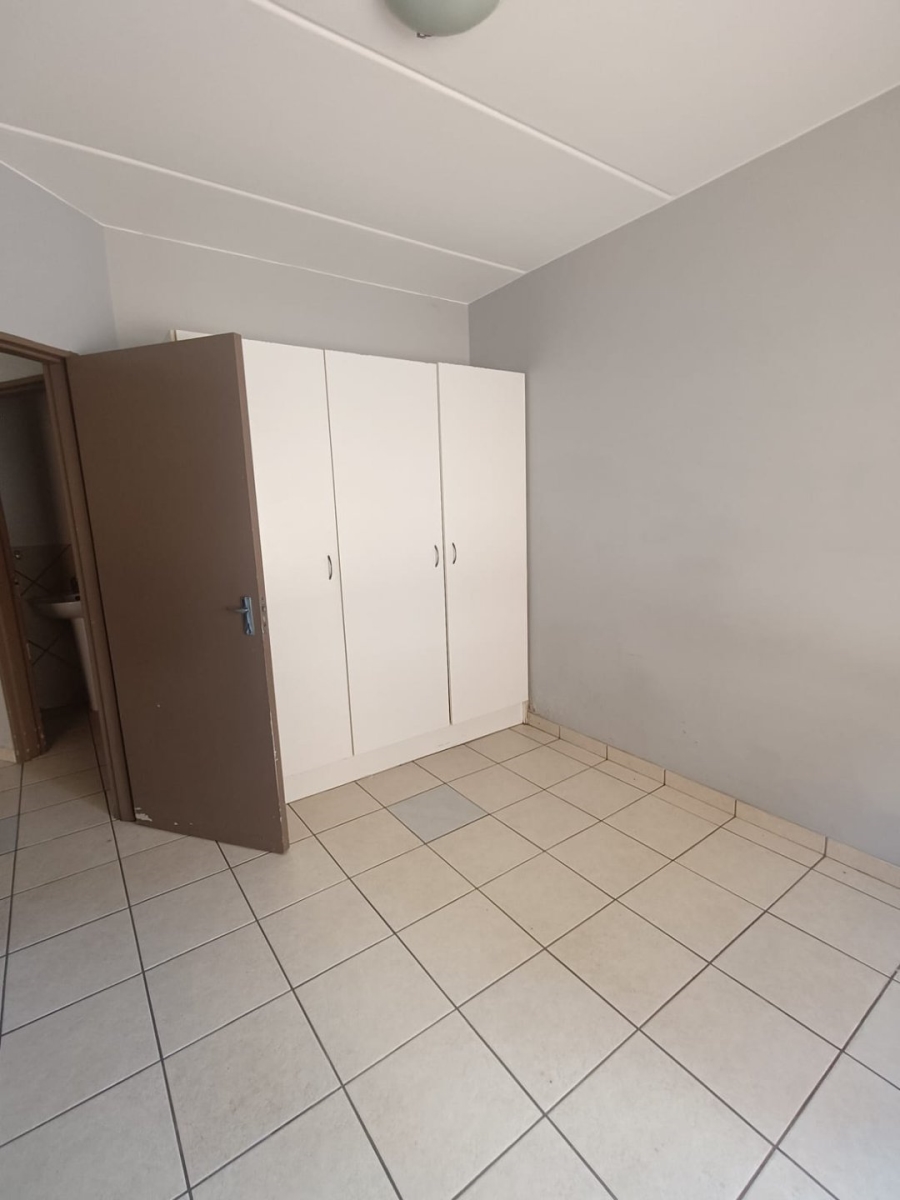 1 Bedroom Property for Sale in Vanderbijlpark CW 5 Gauteng
