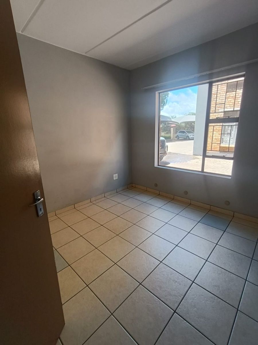 1 Bedroom Property for Sale in Vanderbijlpark CW 5 Gauteng