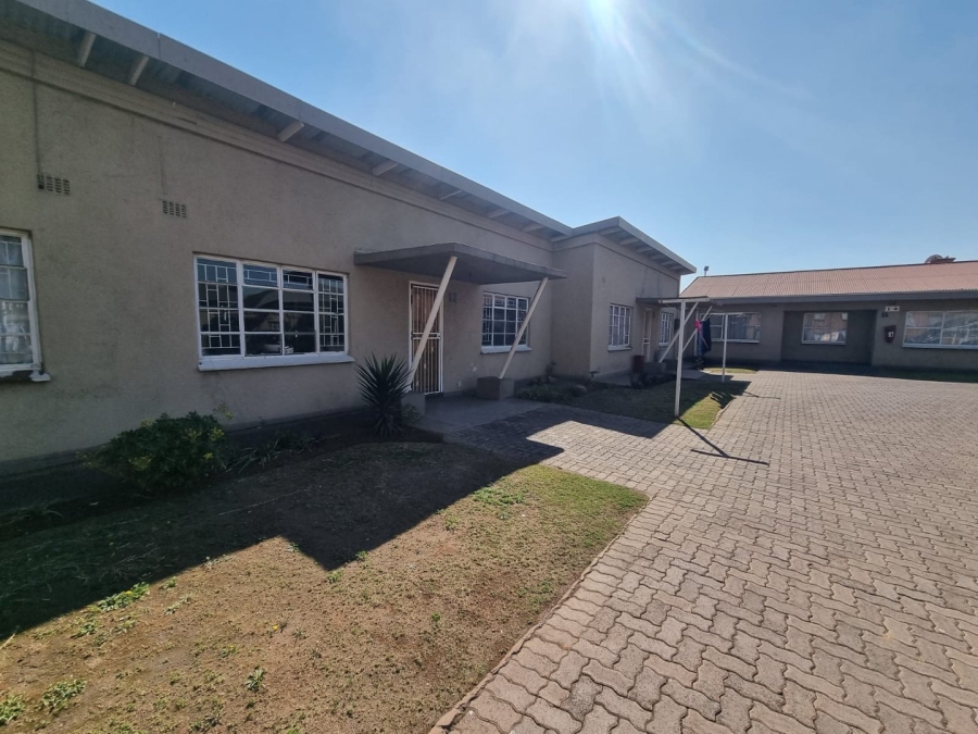 2 Bedroom Property for Sale in Vanderbijlpark CW 5 Gauteng