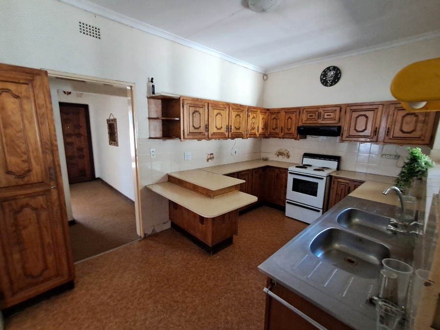 To Let 3 Bedroom Property for Rent in Flora Gardens Gauteng