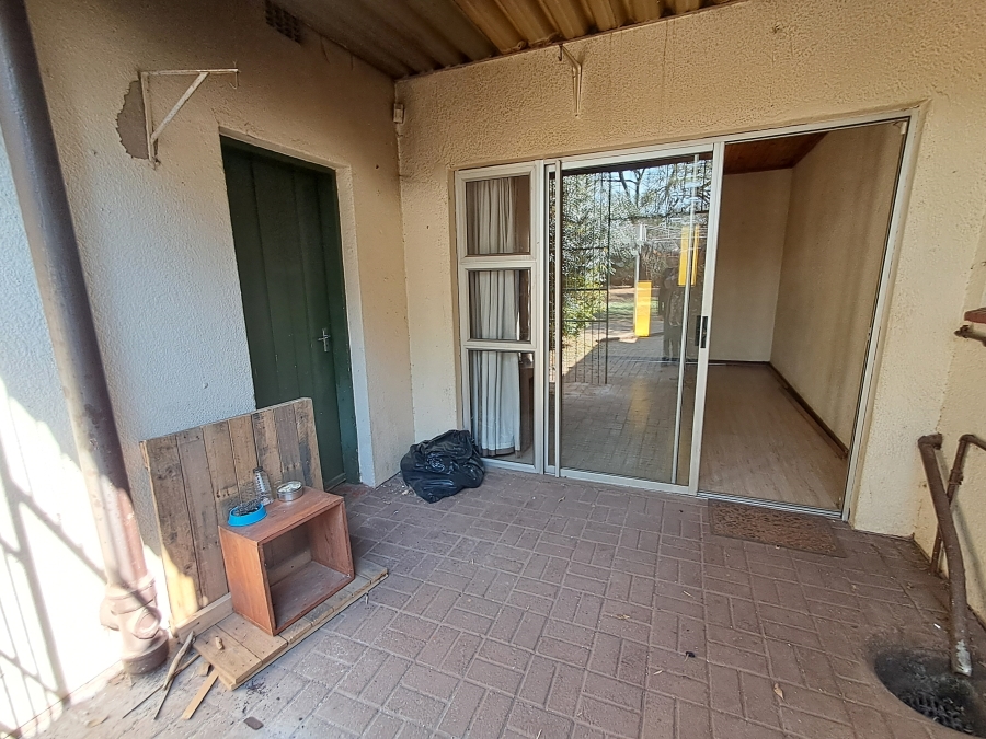 To Let 3 Bedroom Property for Rent in Flora Gardens Gauteng