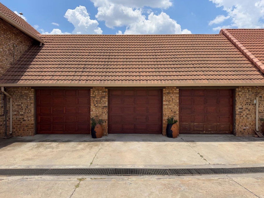 To Let 4 Bedroom Property for Rent in Blue Saddle Ranches Gauteng