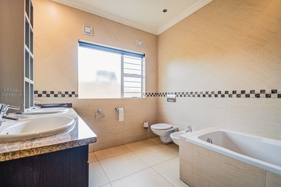 3 Bedroom Property for Sale in Bardene Gauteng
