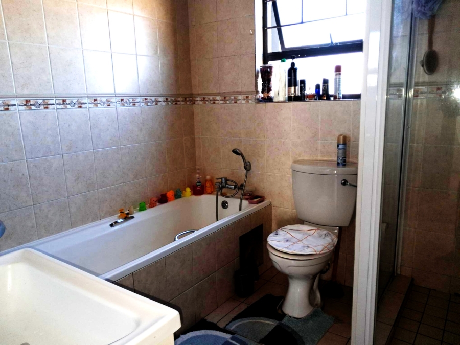 2 Bedroom Property for Sale in Discovery Gauteng
