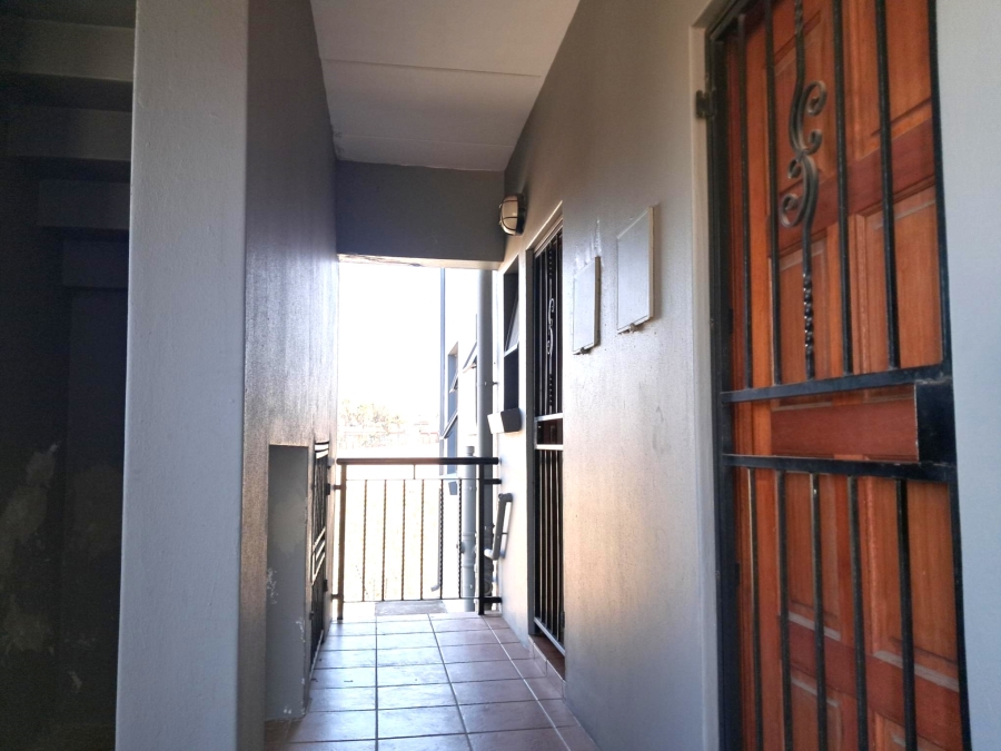 2 Bedroom Property for Sale in Discovery Gauteng