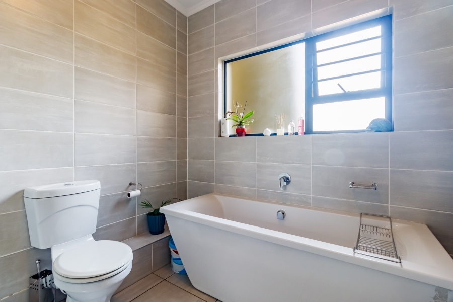 3 Bedroom Property for Sale in Waterfall Gauteng