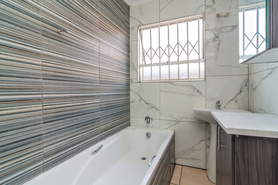 3 Bedroom Property for Sale in Fleurhof Gauteng