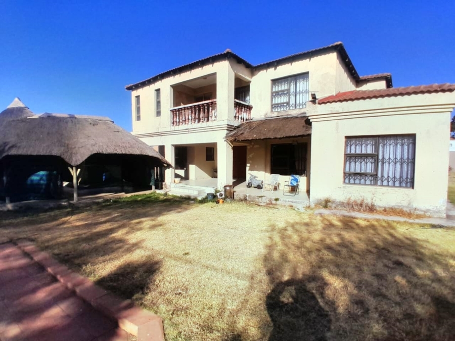 To Let 5 Bedroom Property for Rent in Greenhills Ext 3 Gauteng