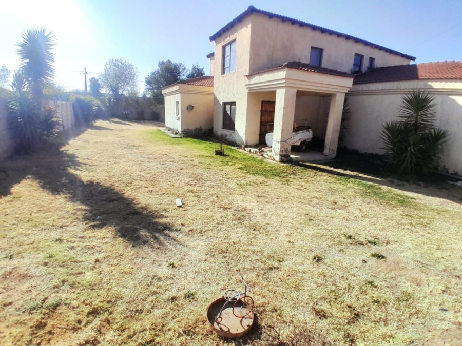 To Let 5 Bedroom Property for Rent in Greenhills Ext 3 Gauteng