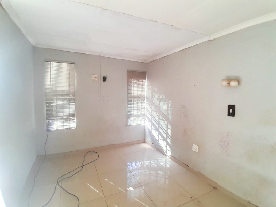 To Let 5 Bedroom Property for Rent in Greenhills Ext 3 Gauteng