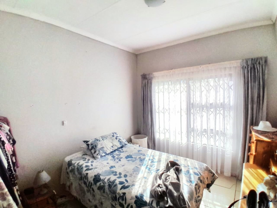 To Let 5 Bedroom Property for Rent in Greenhills Ext 3 Gauteng