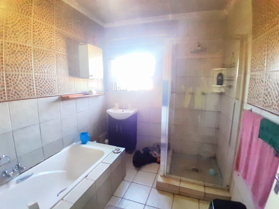 To Let 5 Bedroom Property for Rent in Greenhills Ext 3 Gauteng