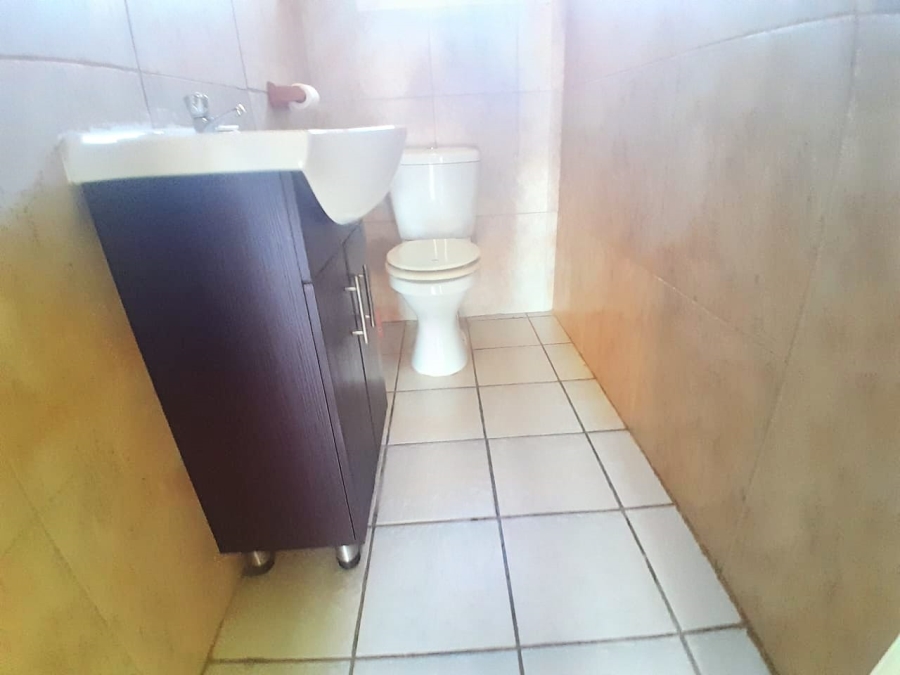 To Let 5 Bedroom Property for Rent in Greenhills Ext 3 Gauteng