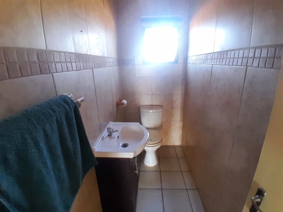 To Let 5 Bedroom Property for Rent in Greenhills Ext 3 Gauteng