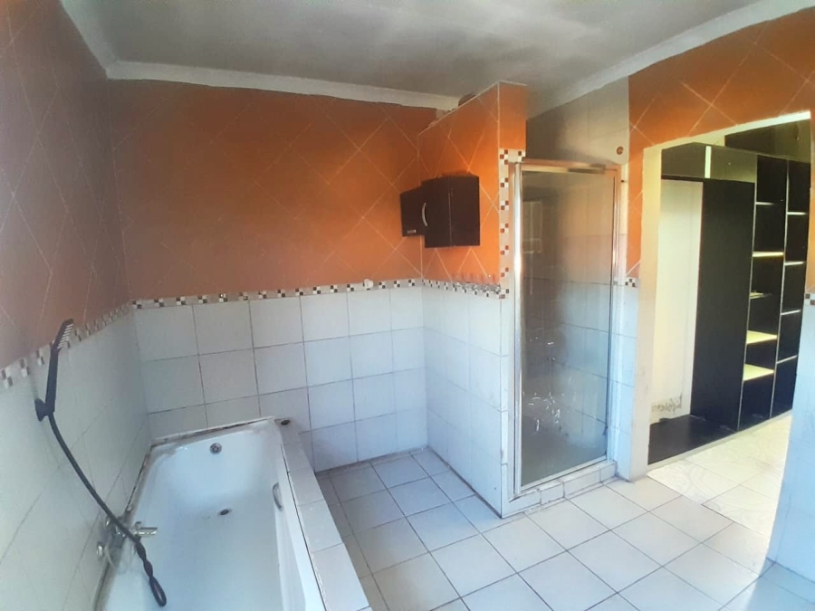 To Let 5 Bedroom Property for Rent in Greenhills Ext 3 Gauteng