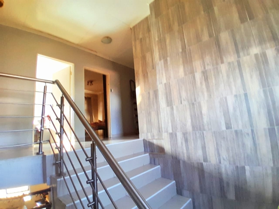 To Let 5 Bedroom Property for Rent in Greenhills Ext 3 Gauteng