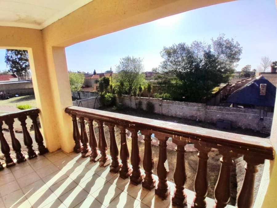 To Let 5 Bedroom Property for Rent in Greenhills Ext 3 Gauteng
